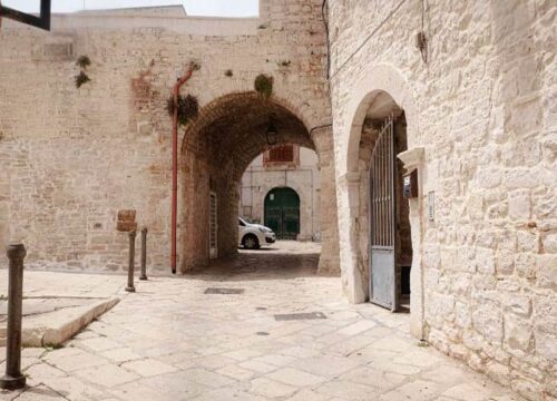 Vista Esterna Entrata - Appartamento con camera da letto - La dimora di Gabri - Giovinazzo Puglia | Domus Charme