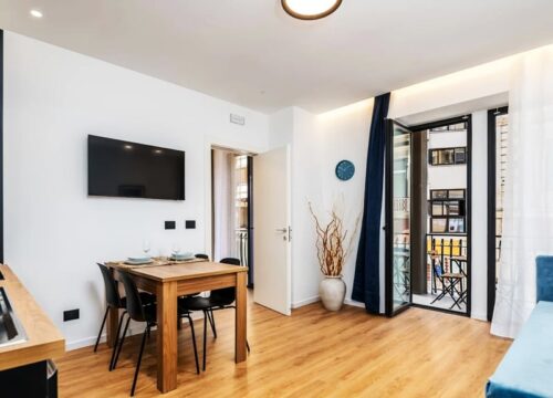 Zona Pranzo e Balcone Appartamento Suite - Ermes Suite & Rooms, Bari - DomusCharme