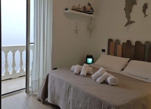 Camera Matrimoniale con Balcone Vista Mare - Vento di Bolina a Giovinazzo in Puglia - Borgo vista mare