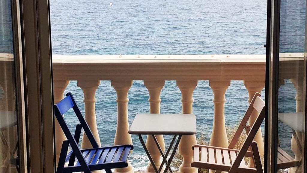Camera Matrimoniale con Balcone Vista Mare - Vento di Bolina a Giovinazzo in Puglia - Borgo vista mare